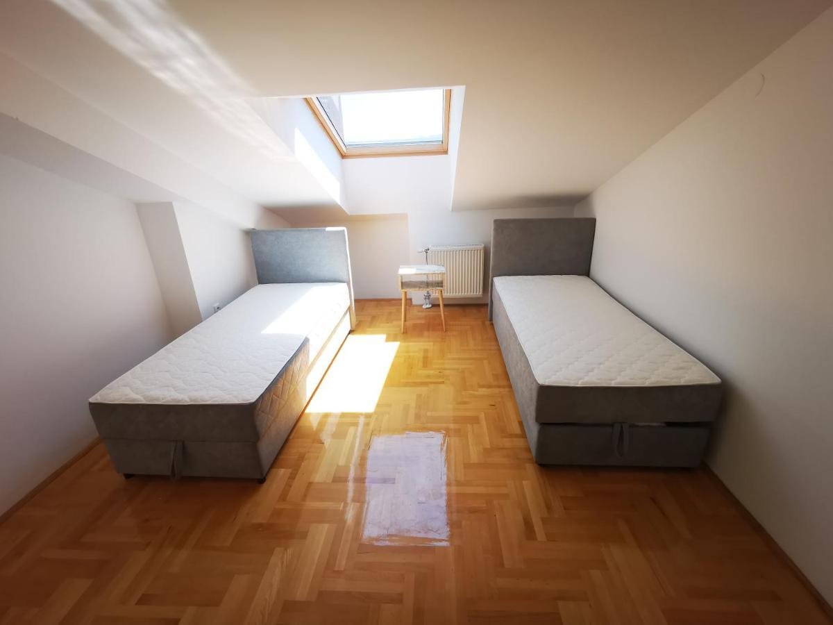 Riviera Apartments Ni Extérieur photo