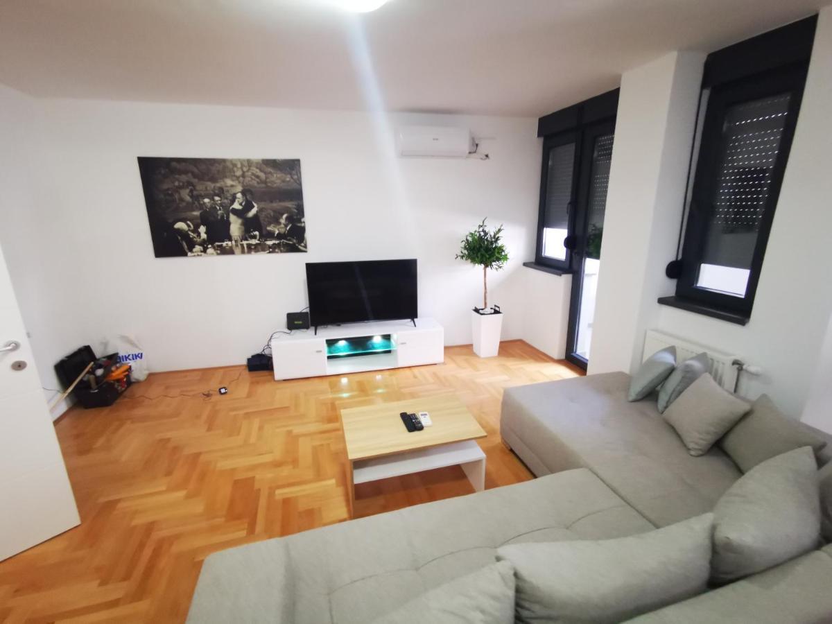 Riviera Apartments Ni Extérieur photo