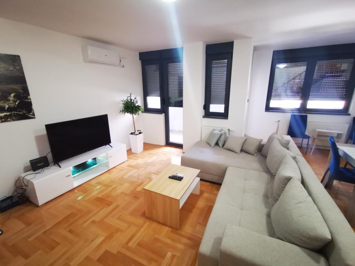 Riviera Apartments Ni Extérieur photo