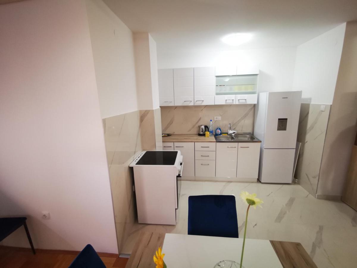 Riviera Apartments Ni Extérieur photo